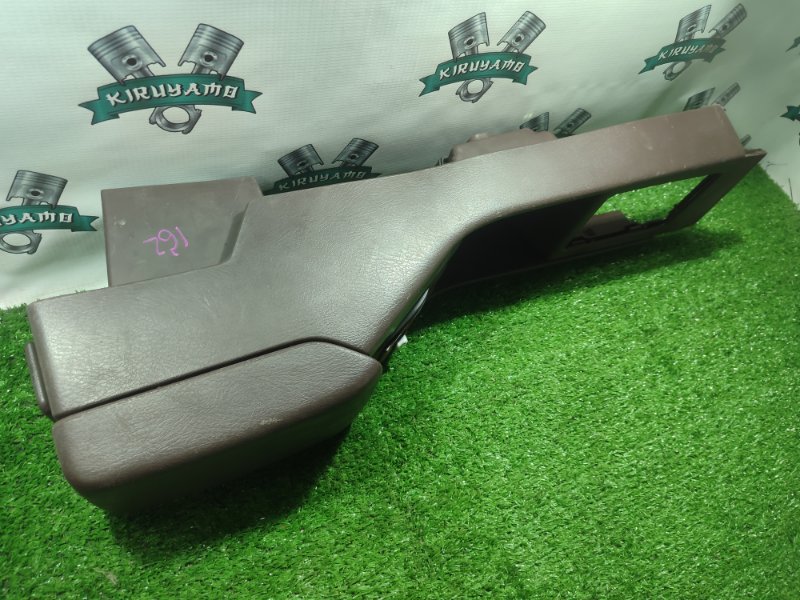 Консоль между сидений Toyota Carina 1989 st170