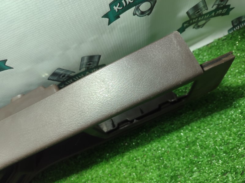 Консоль между сидений Toyota Carina 1989 st170