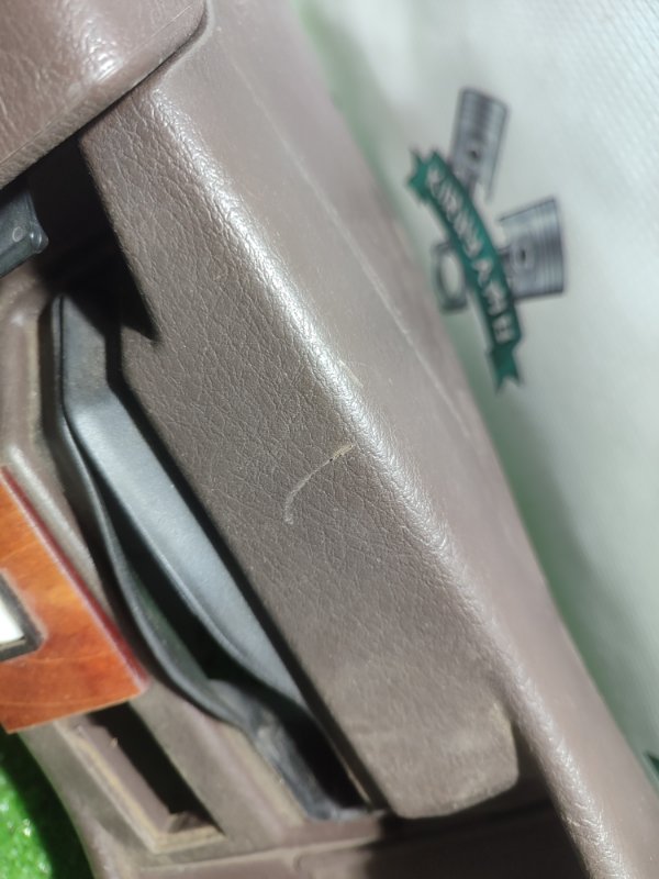 Консоль между сидений Toyota Carina 1989 st170