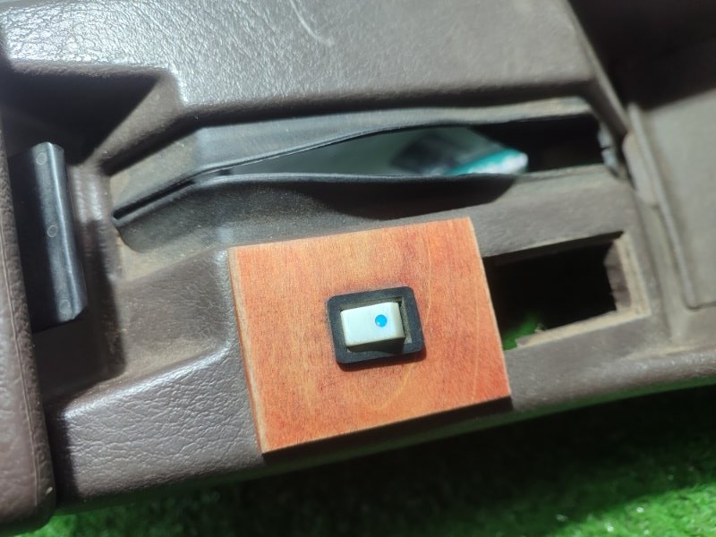 Консоль между сидений Toyota Carina 1989 st170