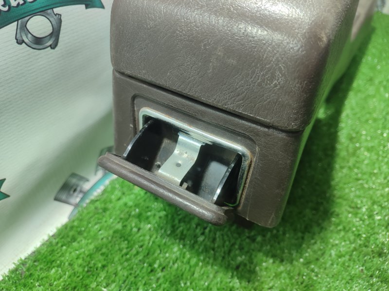 Консоль между сидений Toyota Carina 1989 st170