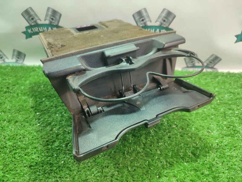 Подстаканник Toyota Carina 1989 st170