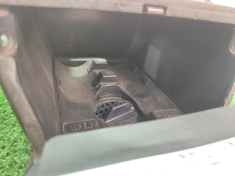 Подстаканник Toyota Carina 1989 st170