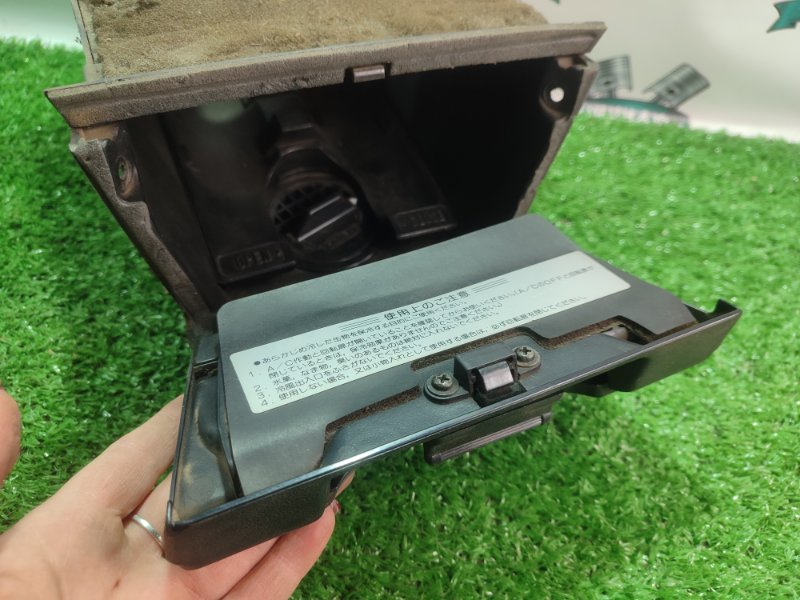 Подстаканник Toyota Carina 1989 st170