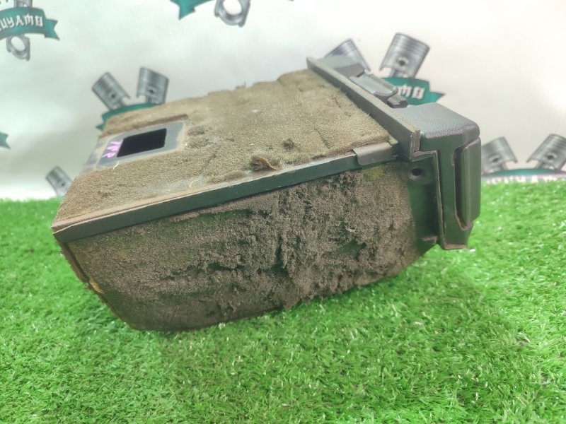 Подстаканник Toyota Carina 1989 st170