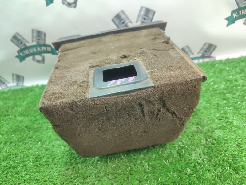 Подстаканник Toyota Carina 1989 st170