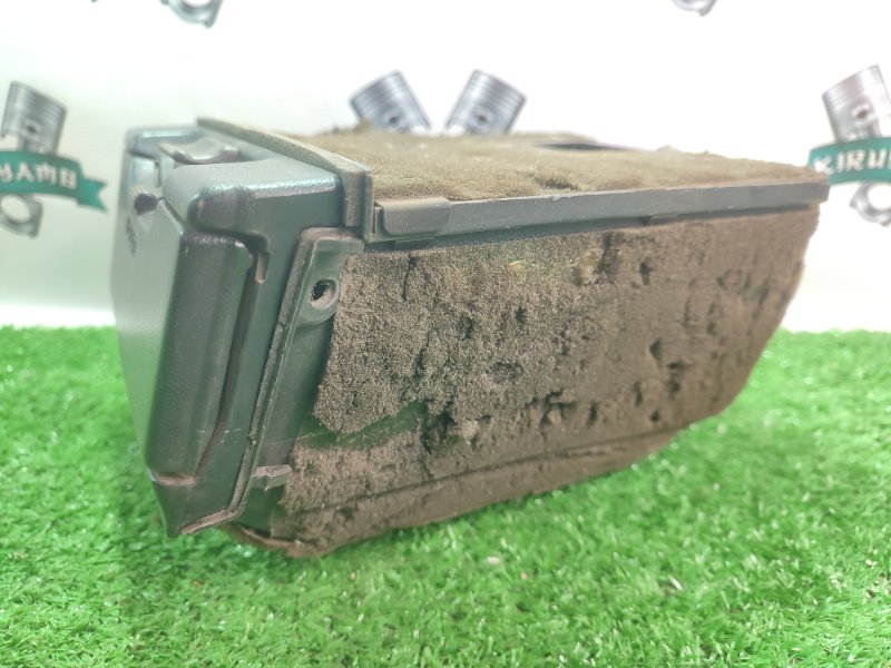 Подстаканник Toyota Carina 1989 st170