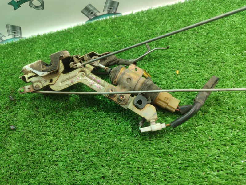 Замок боковой двери Toyota Carina 1989 st170