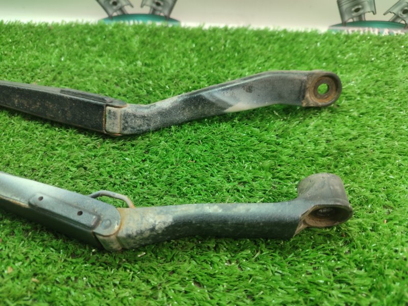 Щёткодержатель поводок Toyota Carina 1989 st170