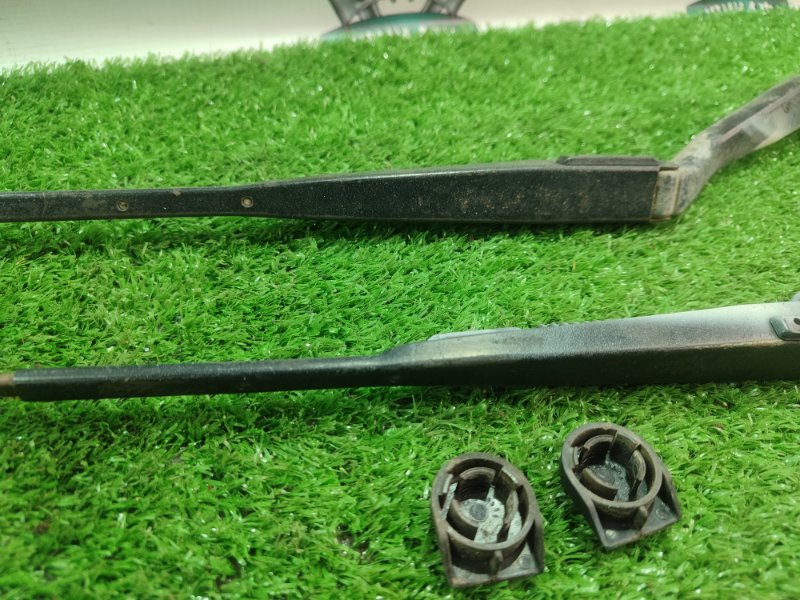 Щёткодержатель поводок Toyota Carina 1989 st170