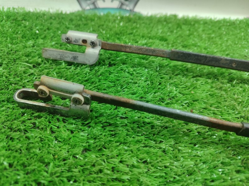 Щёткодержатель поводок Toyota Carina 1989 st170