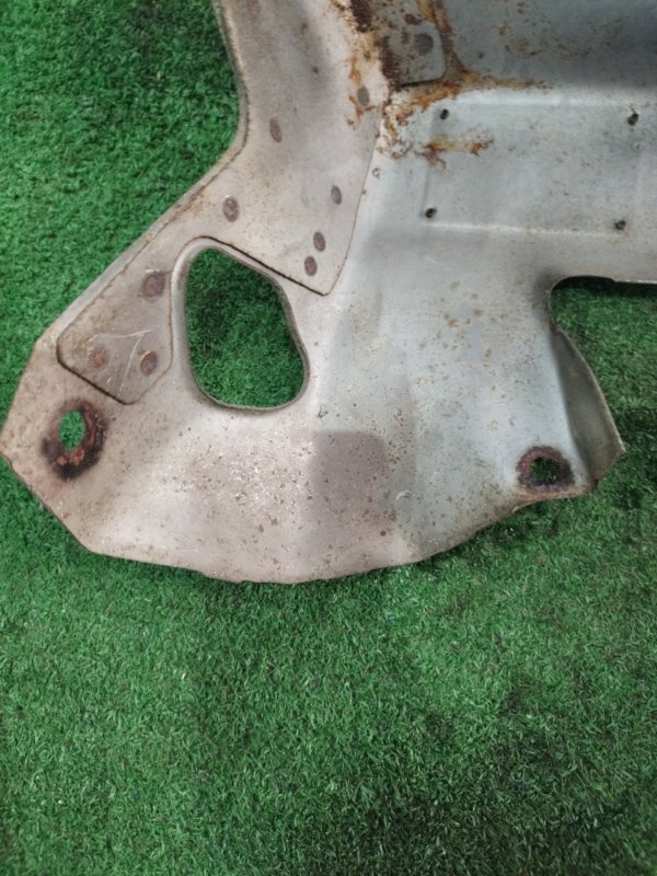 Кожух выпускного коллектора Toyota Carina 1989 st170