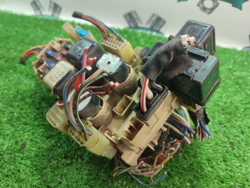 Блок предохранителей Toyota Carina 1989 st170