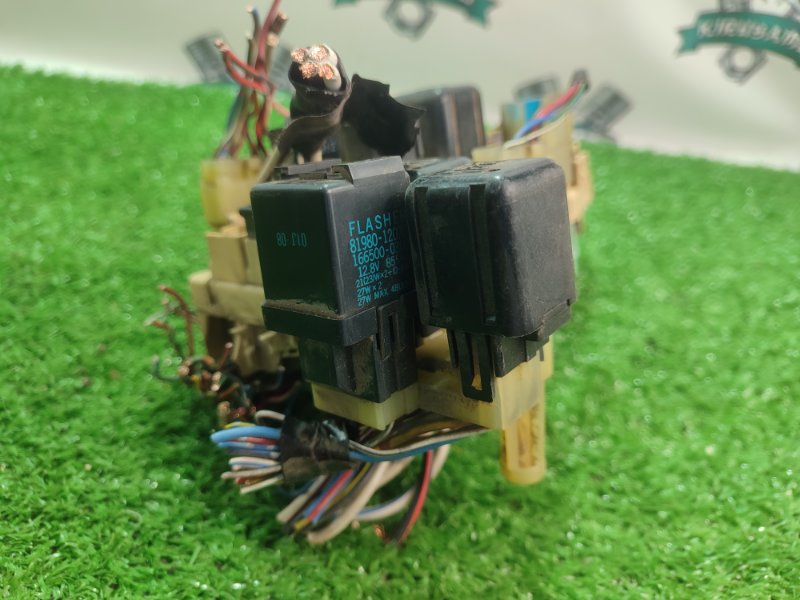 Блок предохранителей Toyota Carina 1989 st170