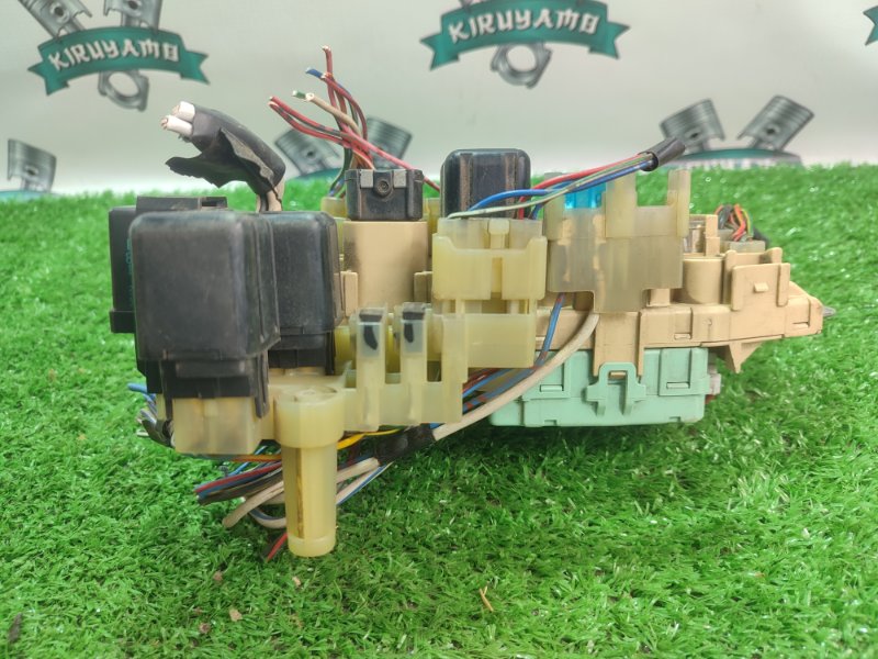 Блок предохранителей Toyota Carina 1989 st170