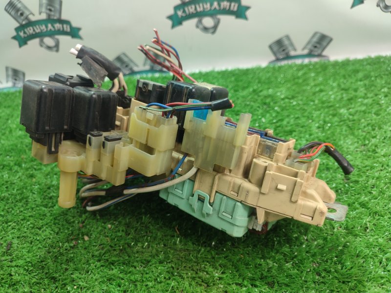 Блок предохранителей Toyota Carina 1989 st170