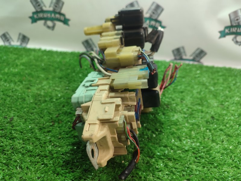 Блок предохранителей Toyota Carina 1989 st170