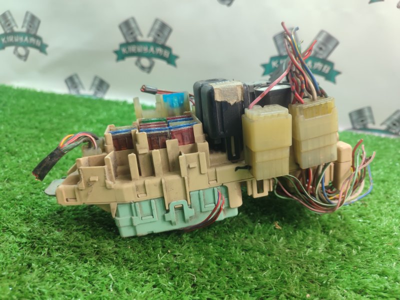 Блок предохранителей Toyota Carina 1989 st170