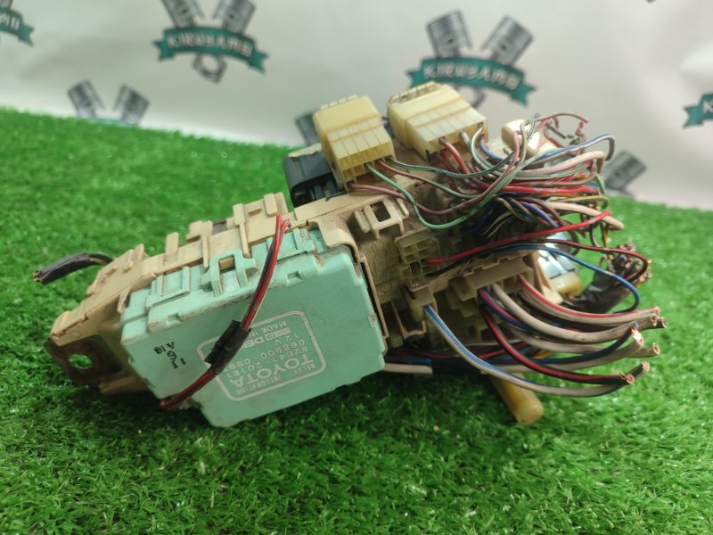 Блок предохранителей Toyota Carina 1989 st170