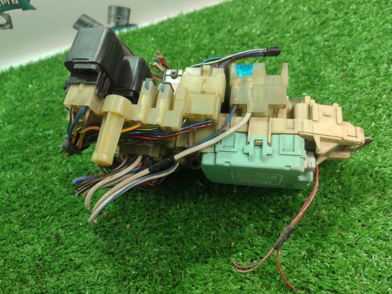 Блок предохранителей Toyota Carina 1989 st170