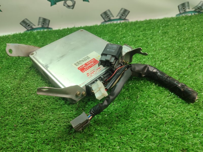 Блок управления двигателем Toyota Carina 1989 st170