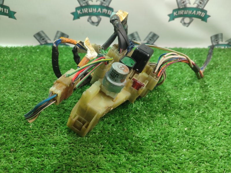 Блок предохранителей Toyota Carina 1989 st170