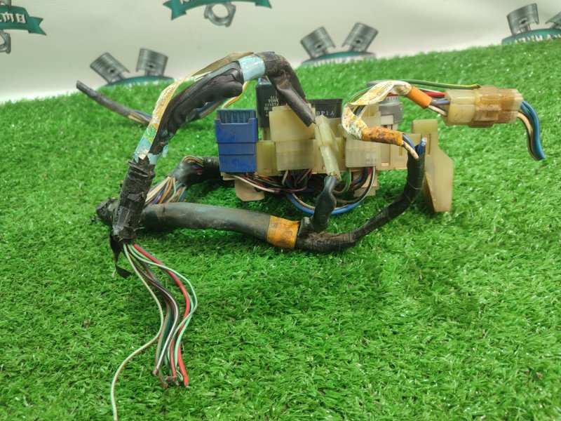 Блок предохранителей Toyota Carina 1989 st170