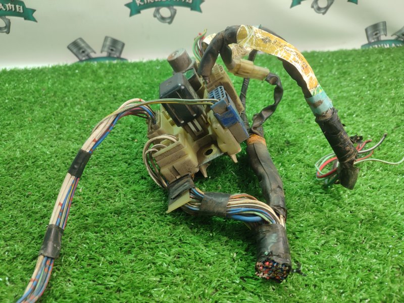 Блок предохранителей Toyota Carina 1989 st170