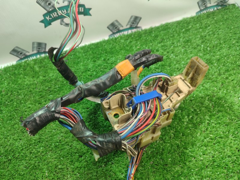 Блок предохранителей Toyota Carina 1989 st170