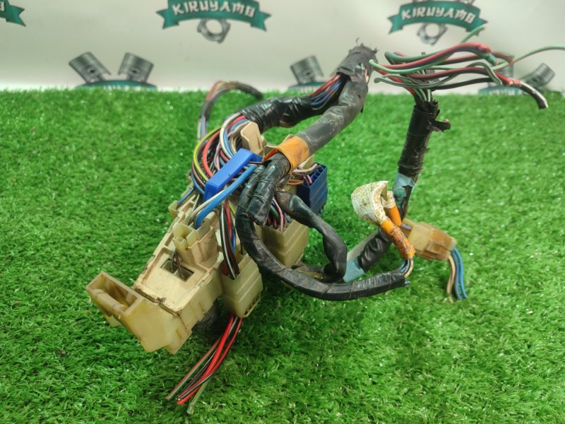 Блок предохранителей Toyota Carina 1989 st170