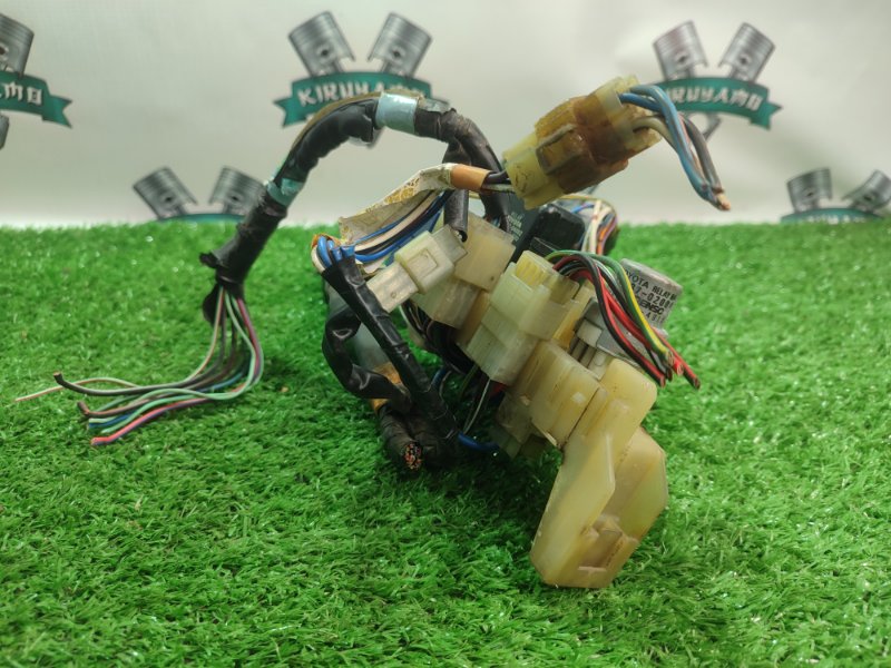 Блок предохранителей Toyota Carina 1989 st170