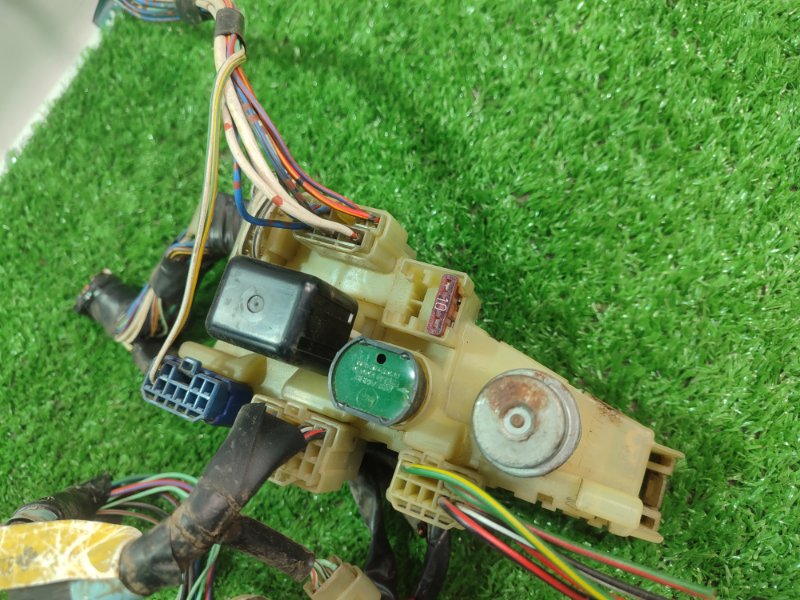 Блок предохранителей Toyota Carina 1989 st170