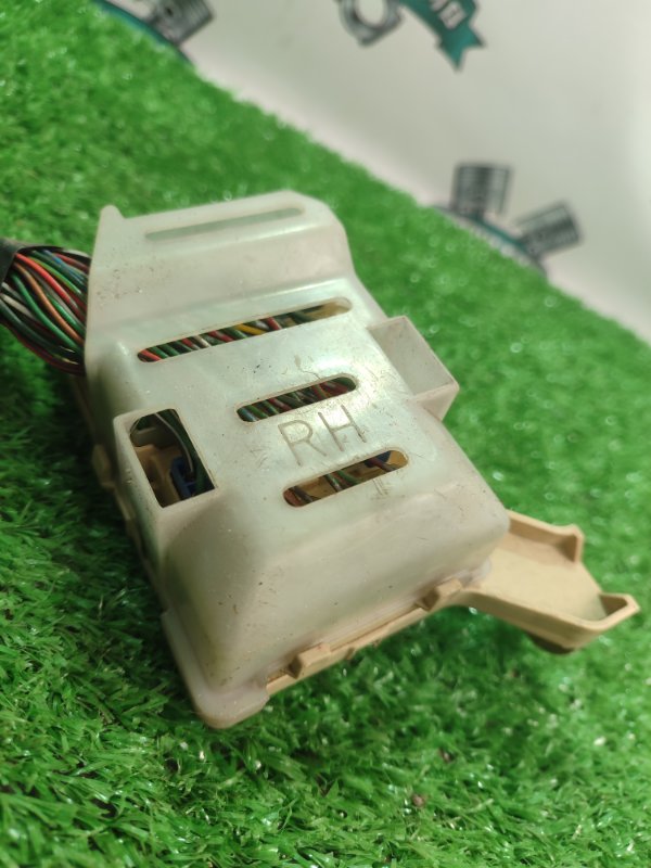 Блок предохранителей Toyota Carina 1989 st170