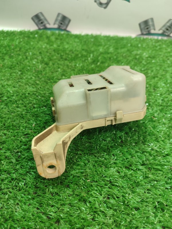 Блок предохранителей Toyota Carina 1989 st170