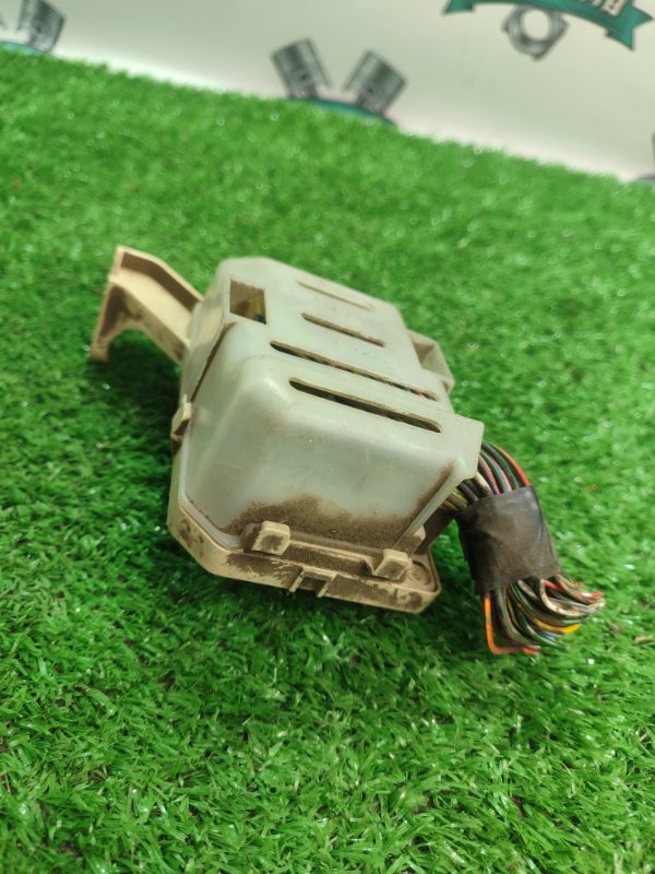 Блок предохранителей Toyota Carina 1989 st170