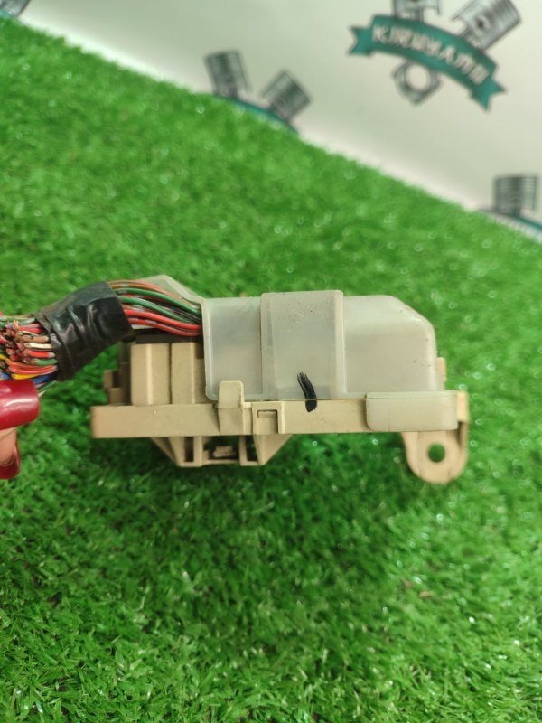 Блок предохранителей Toyota Carina 1989 st170