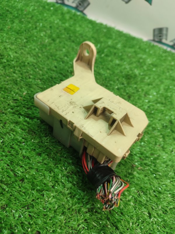 Блок предохранителей Toyota Carina 1989 st170