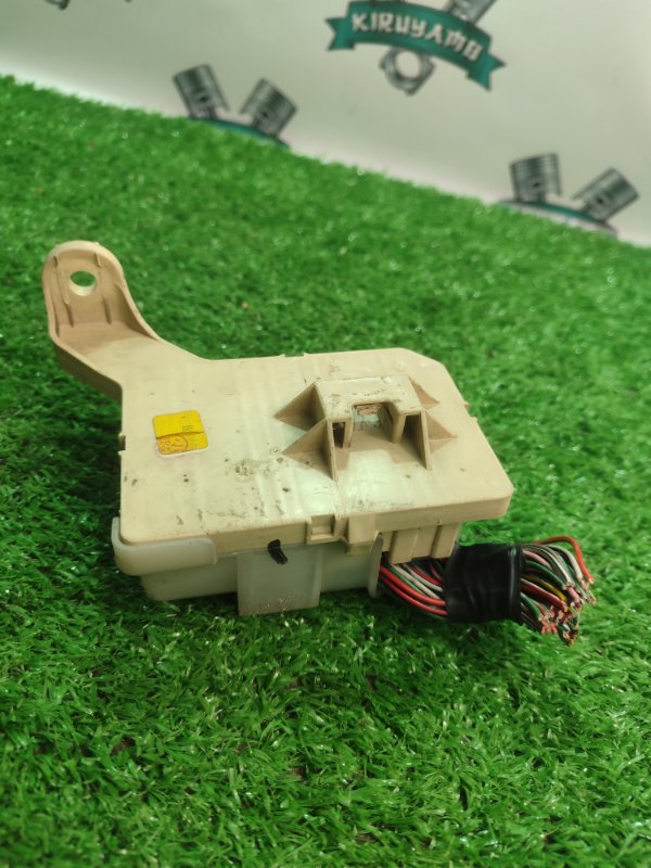 Блок предохранителей Toyota Carina 1989 st170