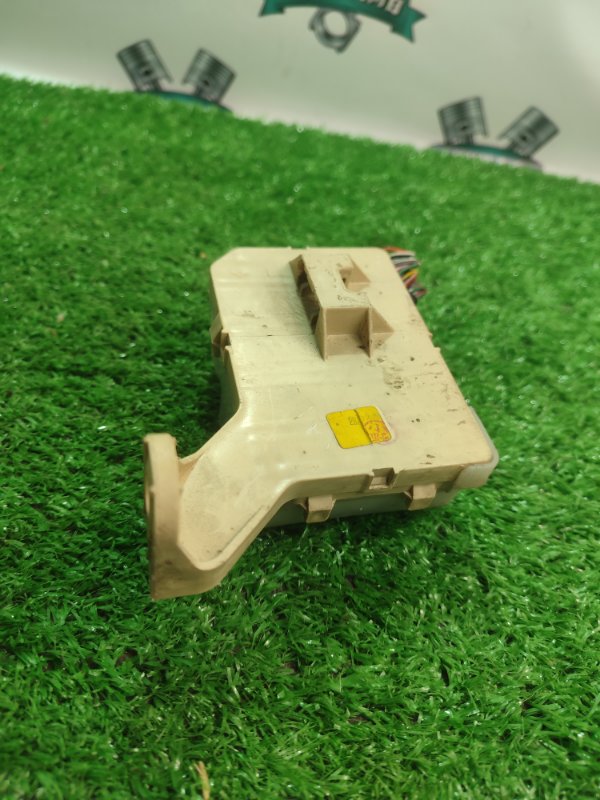 Блок предохранителей Toyota Carina 1989 st170