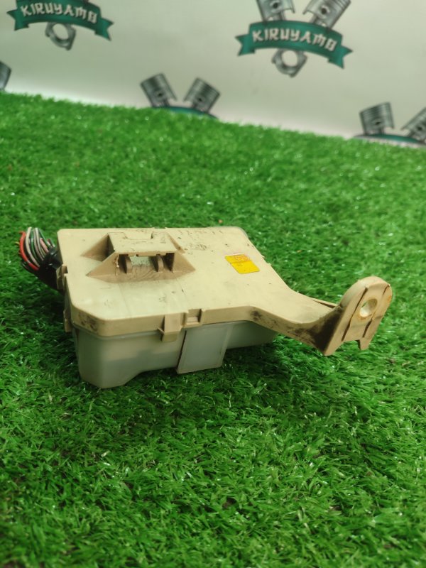 Блок предохранителей Toyota Carina 1989 st170