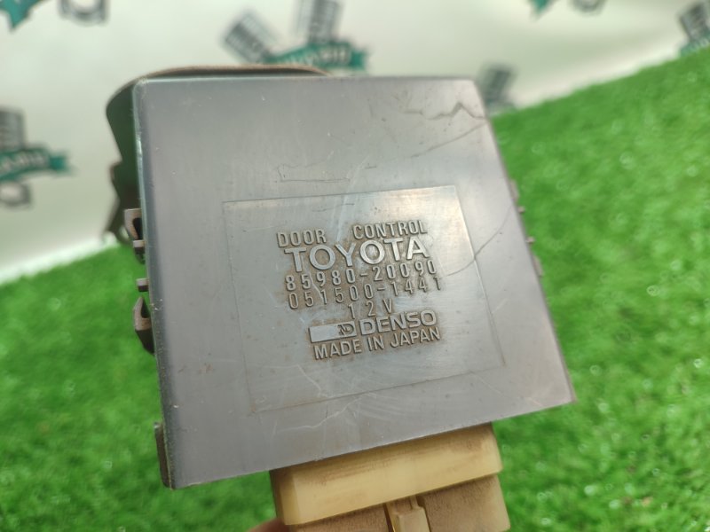 Блок управления дверьми Toyota Carina 1989 st170