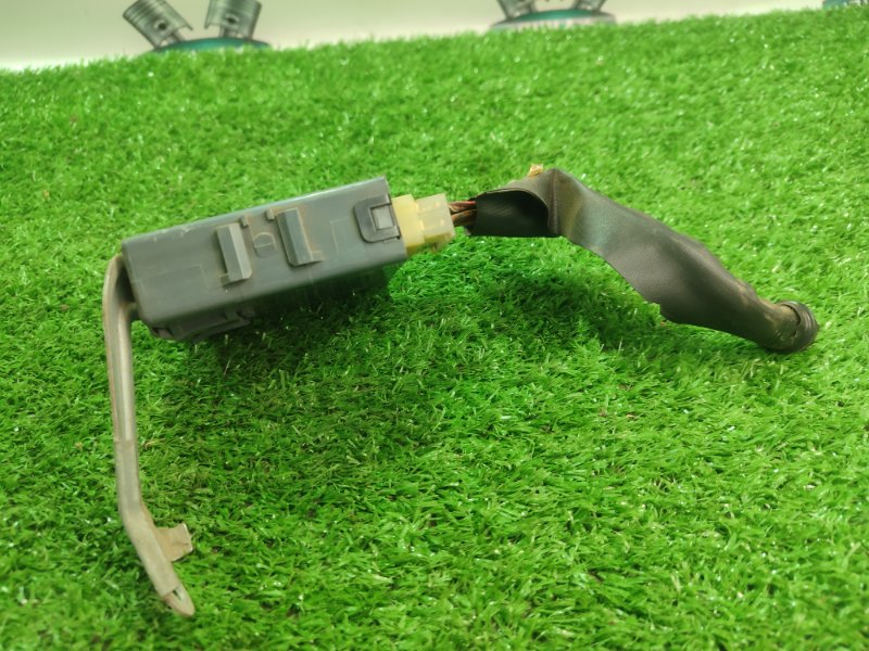 Блок управления дверьми Toyota Carina 1989 st170