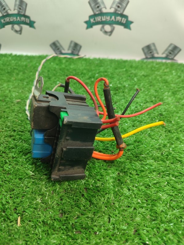 Блок предохранителей Toyota Carina 1989 st170