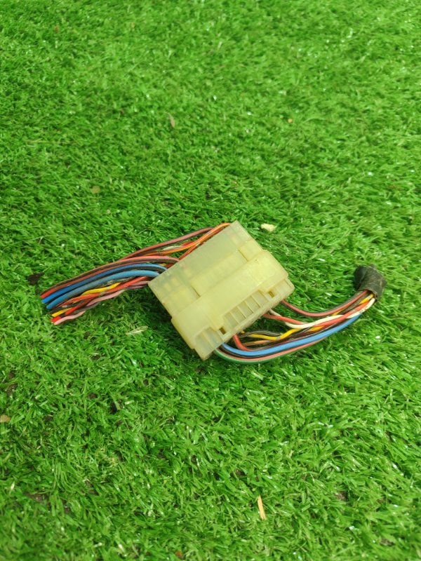 Фишка разъем Toyota Carina 1989 st170