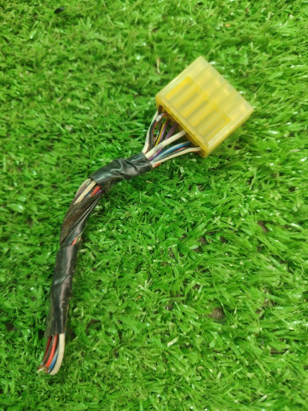 Фишка разъем Toyota Carina 1989 st170