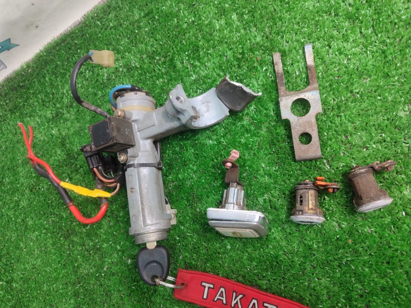 Замок зажигания Toyota Carina 1989 st170