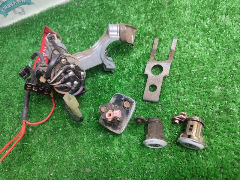 Замок зажигания Toyota Carina 1989 st170