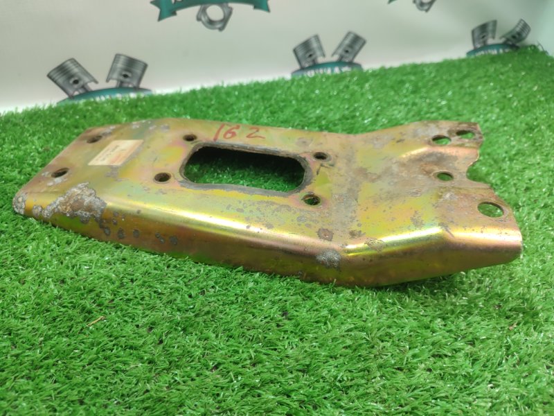 КРОНШТЕЙН Toyota Carina 1989 st170