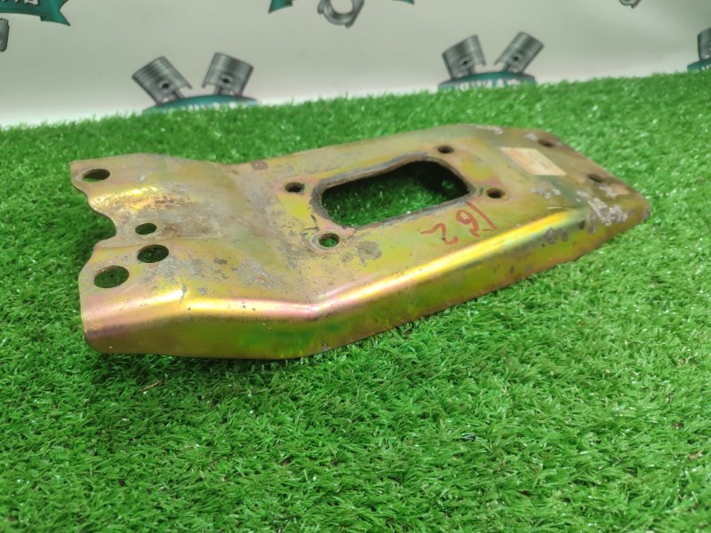 КРОНШТЕЙН Toyota Carina 1989 st170