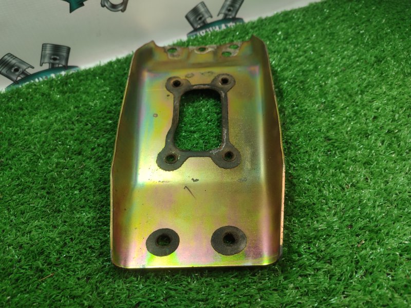 КРОНШТЕЙН Toyota Carina 1989 st170